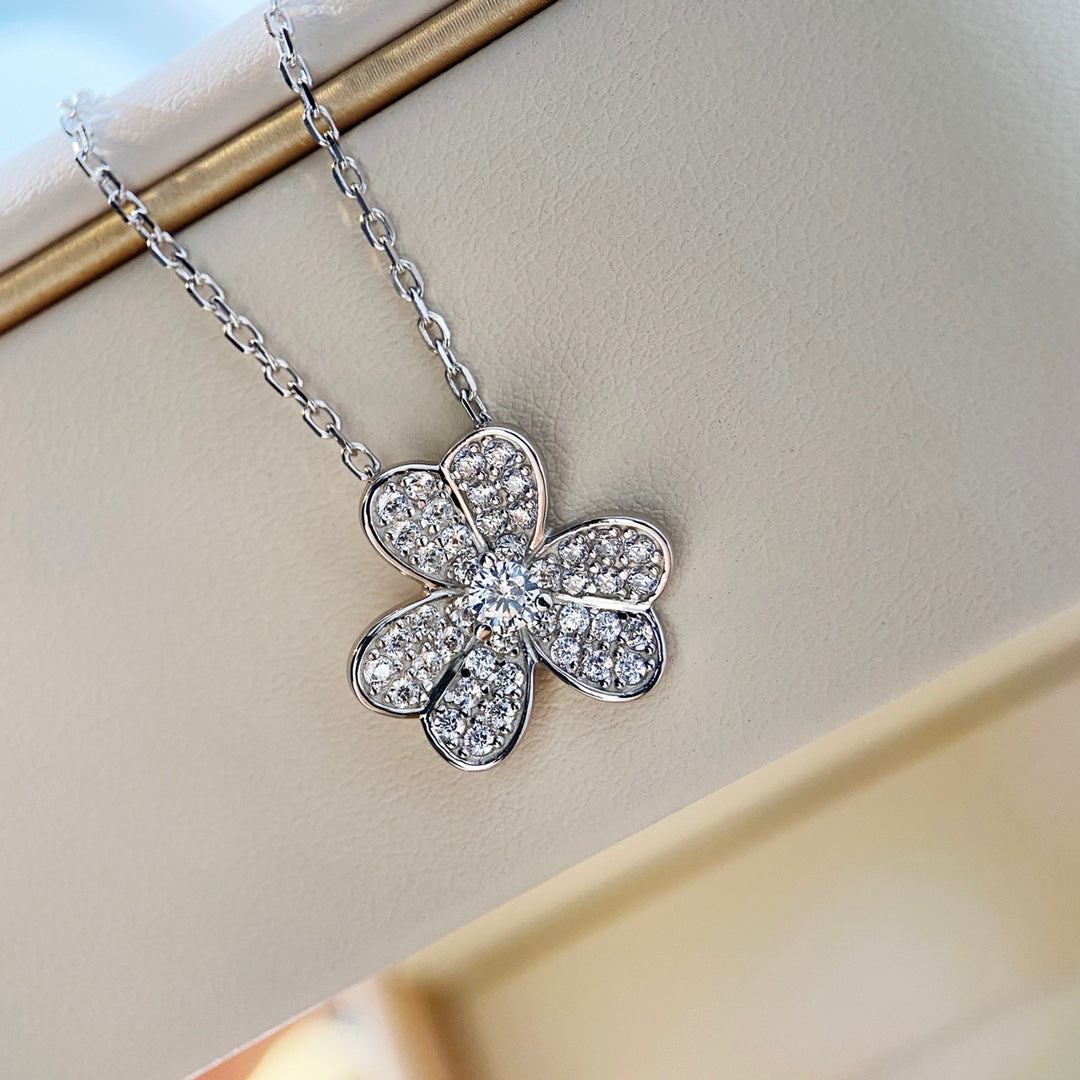 [ELAN LUXE]CLOVER DIAMOND NECKLACE SILVER