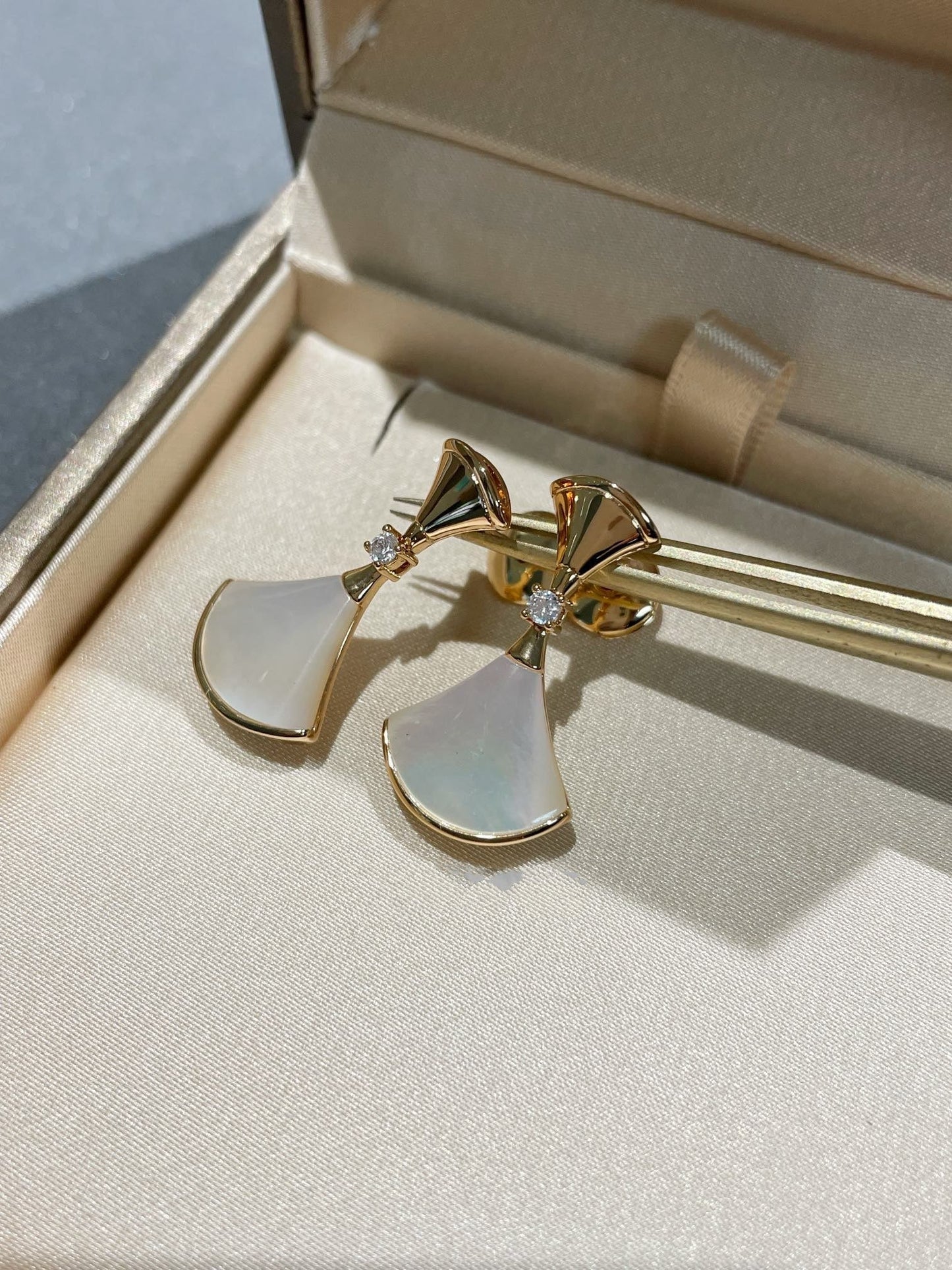 [ELAN LUXE]DREAM MOP 1 DIAMOND EARRINGS