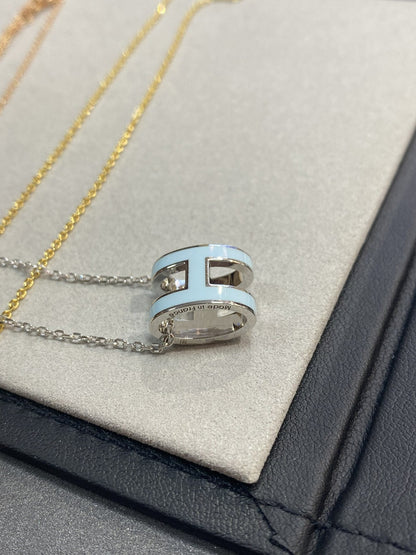 [ELAN LUXE]POP H LIGHT BLUE NECKLACE