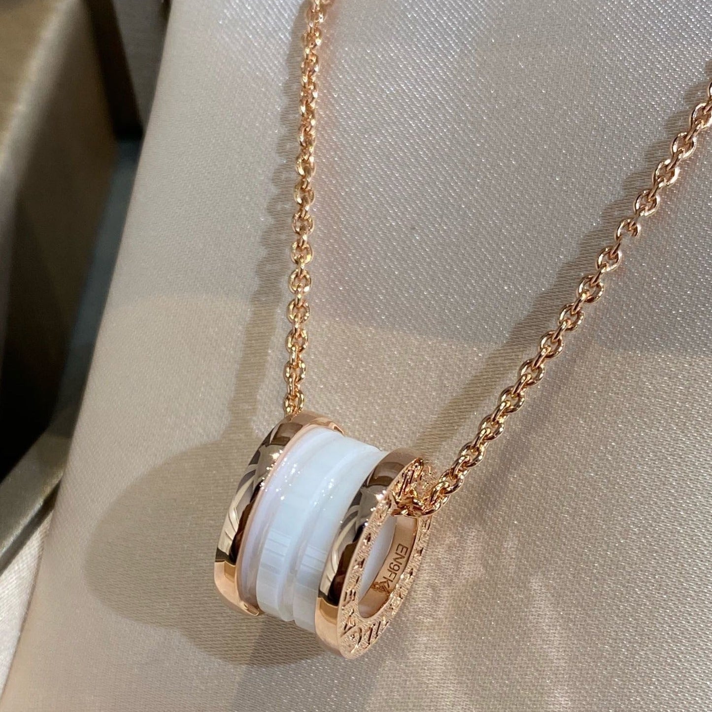 [ELAN LUXE]ZERO 1 WHITE CERAMIC PINK GOLD NECKLACE