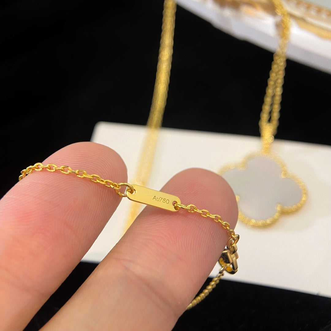 [ELAN LUXE]CLOVER 25MM MOP LARGE PENDANT NECKLACE