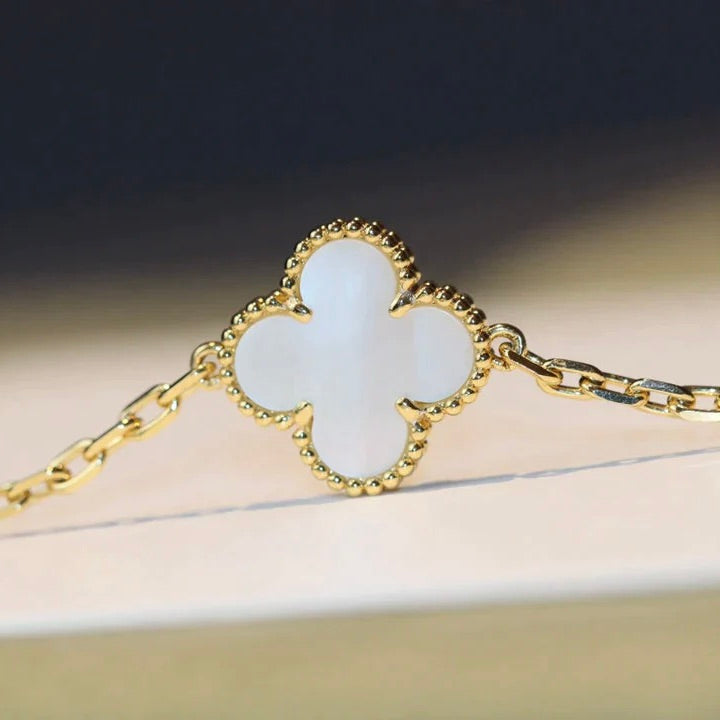 [ELAN LUXE]CLOVER 20 MOTIFS WHITE MOP NECKLACE