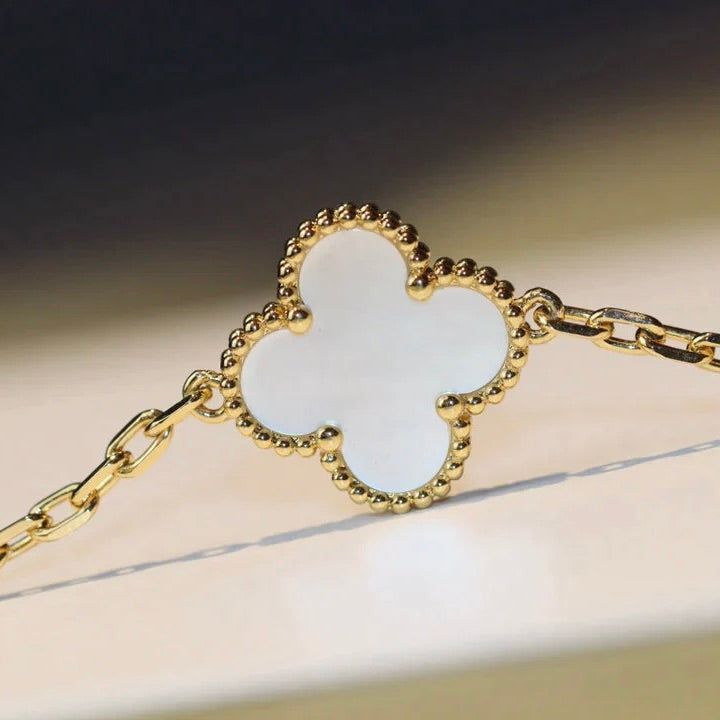 [ELAN LUXE]CLOVER 20 MOTIFS WHITE MOP NECKLACE