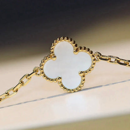 [ELAN LUXE]CLOVER 20 MOTIFS WHITE MOP NECKLACE