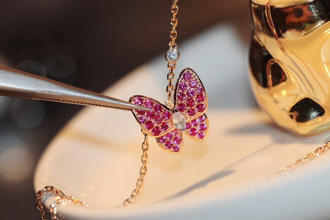 [ELAN LUXE]BUTTERFLY RED DIAMOND ROSE GOLD NECKLACE