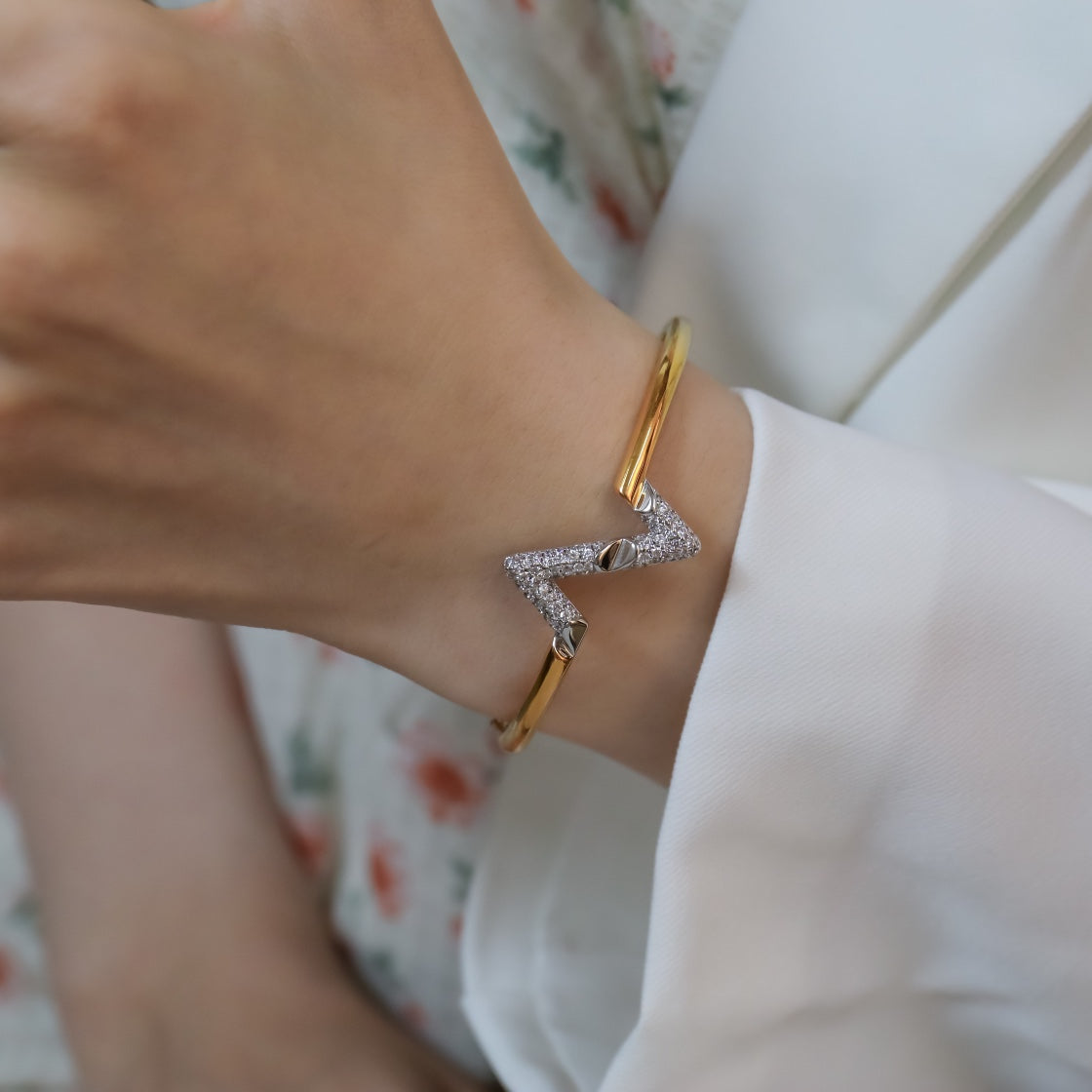 [ELAN LUXE]VOLTE UPSITE DOWN GOLD DIAMOND BRACELET