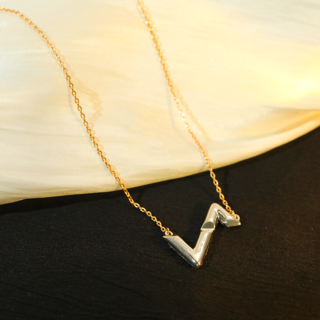 [ELAN LUXE]VOLT SILVER DIAMOND PEDANT NECKLACE