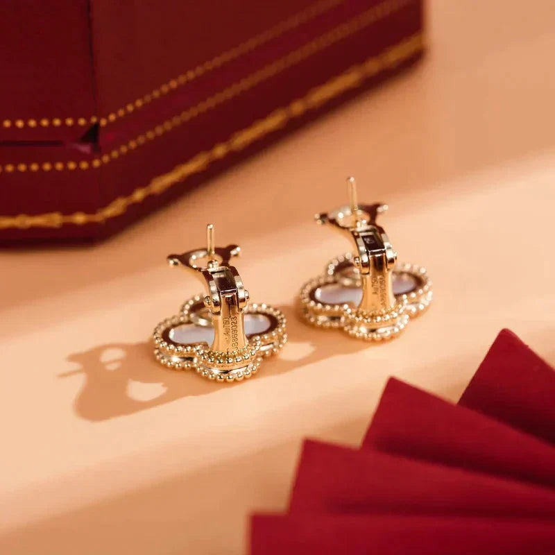 [ELAN LUXE]CLOVER MEDIUM 1 MOTIFS  WHITE MOP STUD EARRINGS