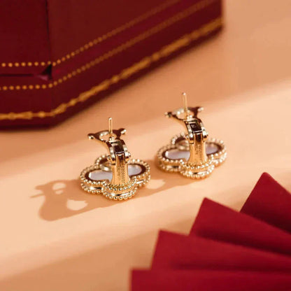 [ELAN LUXE]CLOVER MEDIUM 1 MOTIFS  WHITE MOP STUD EARRINGS