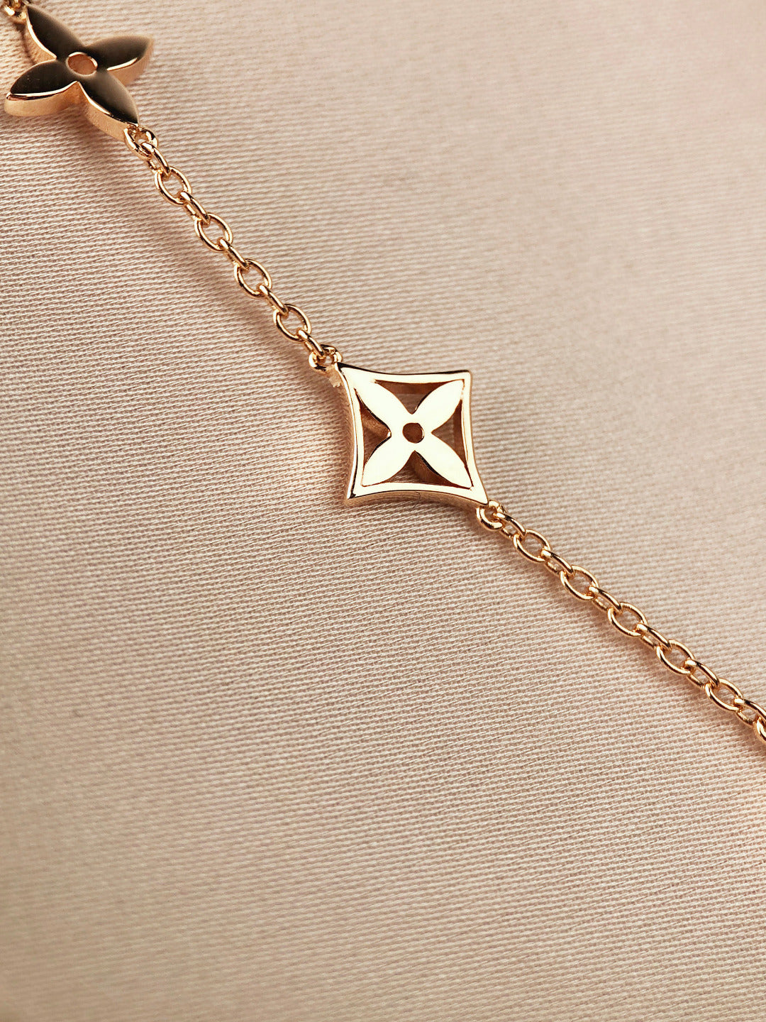 [ELAN LUXE]STAR AND SUN 7 MOTIFS GOLD BRACELET