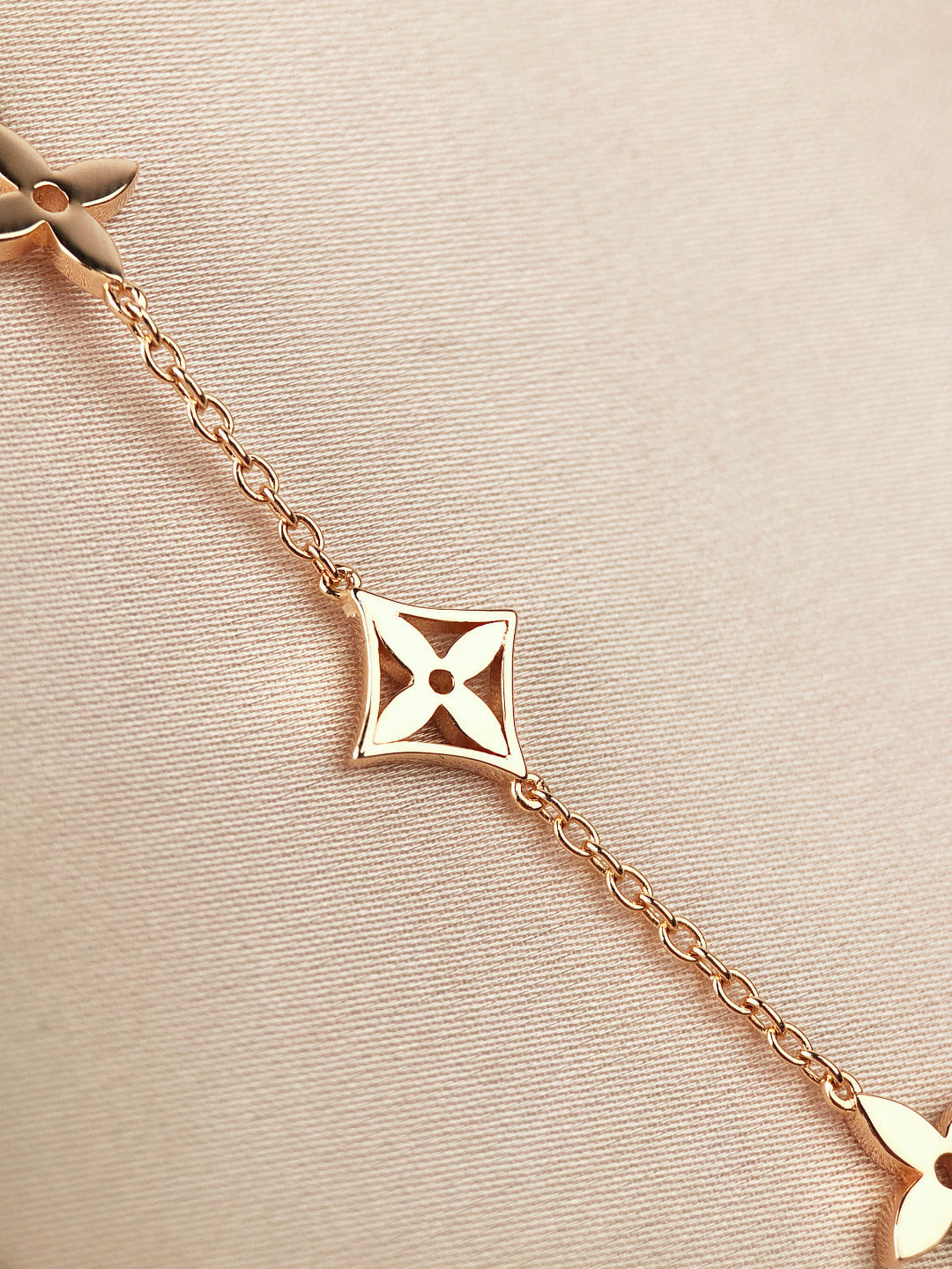 [ELAN LUXE]STAR AND SUN 7 MOTIFS GOLD BRACELET