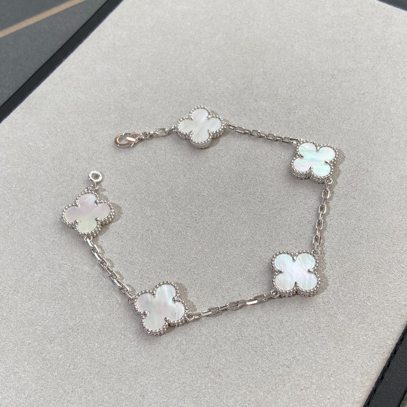 [ELAN LUXE]CLOVER SILVER MOP 5 MOTIF BRACELET
