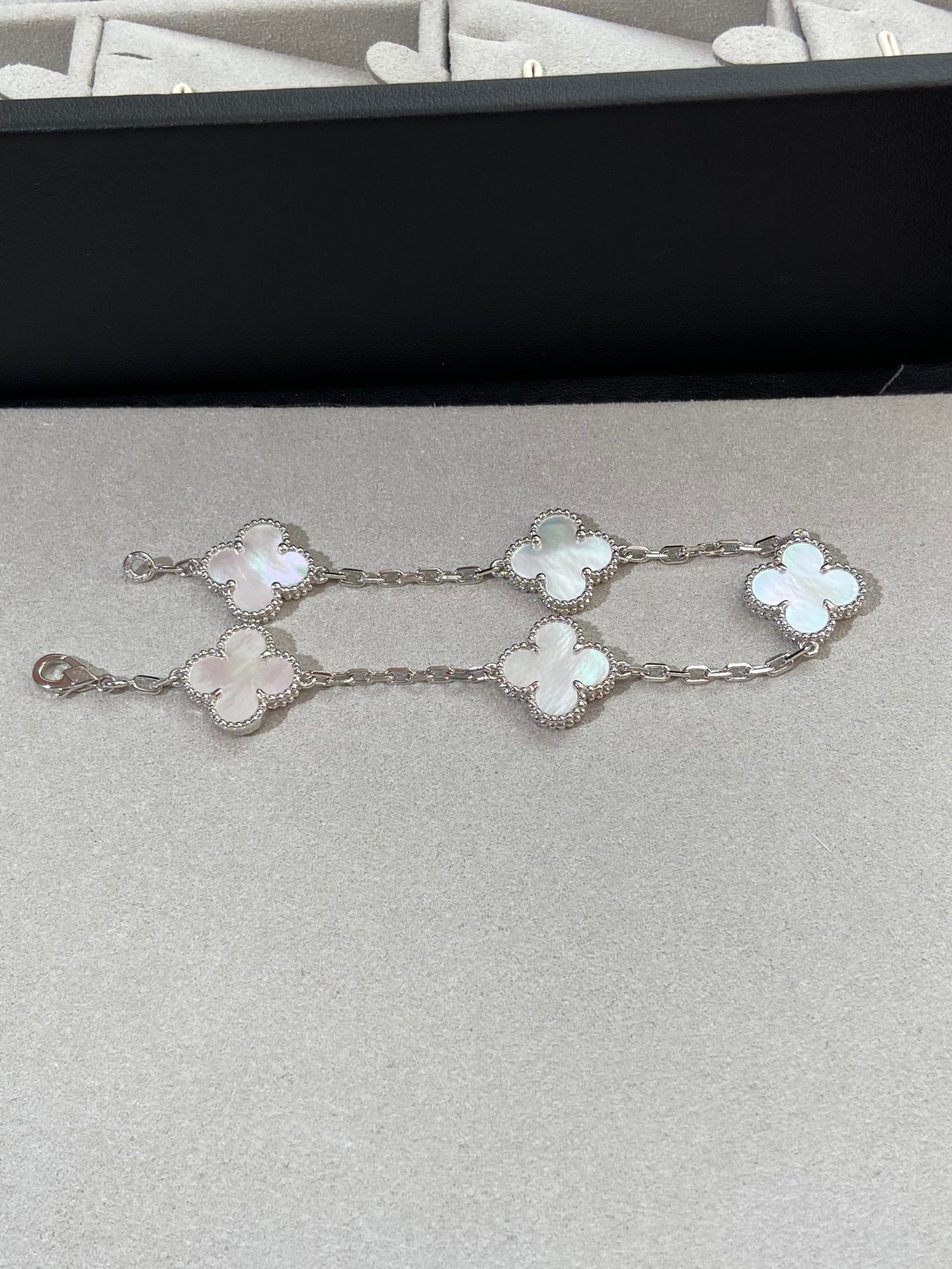 [ELAN LUXE]CLOVER SILVER MOP 5 MOTIF BRACELET