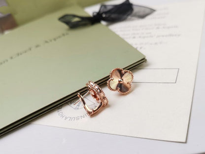 [ELAN LUXE]CLOVER MEDIUM STUD EARRINGS