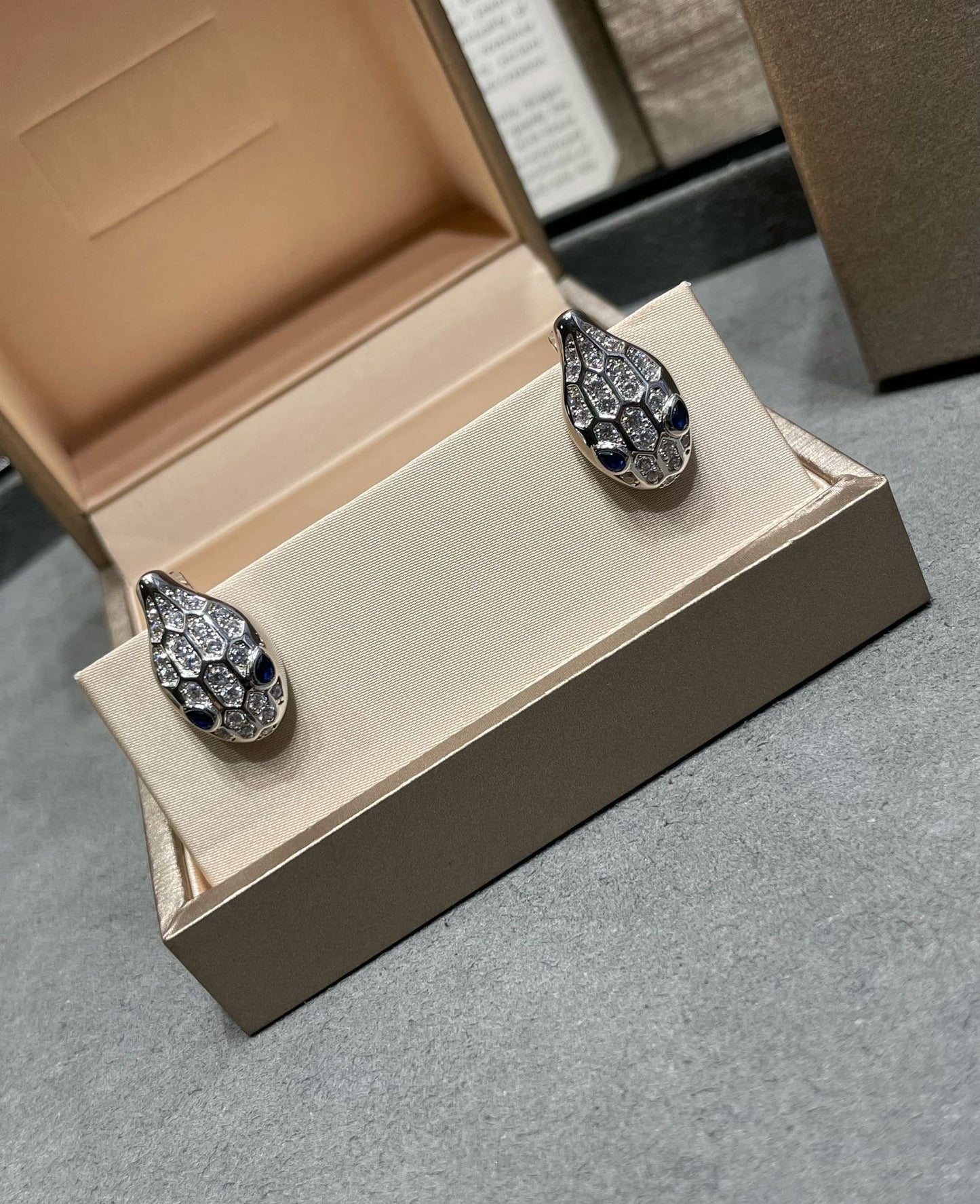 [ELAN LUXE]SERPENT DIAMOND STUD EARRINGS
