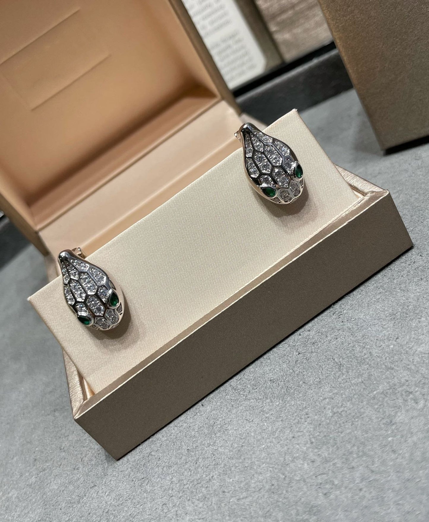 [ELAN LUXE]SERPENT DIAMOND STUD EARRINGS