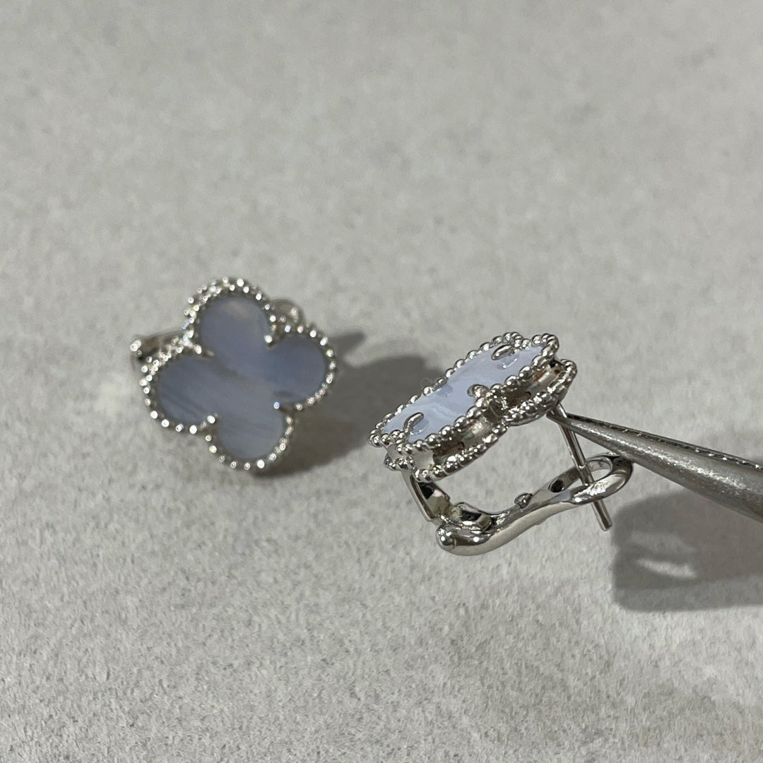 [ELAN LUXE]CLOVER CHALCEDONY SILVER STUD EARRINGS