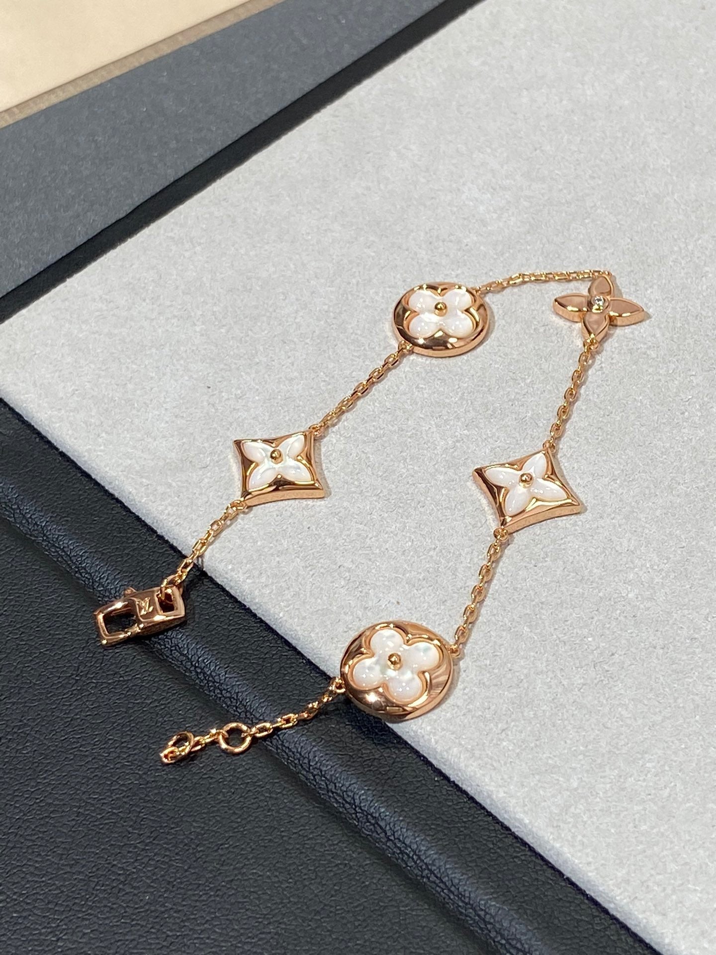 [ELAN LUXE]STAR AND SUN 5 MOTIF MOP PINK GOLD BRACELET
