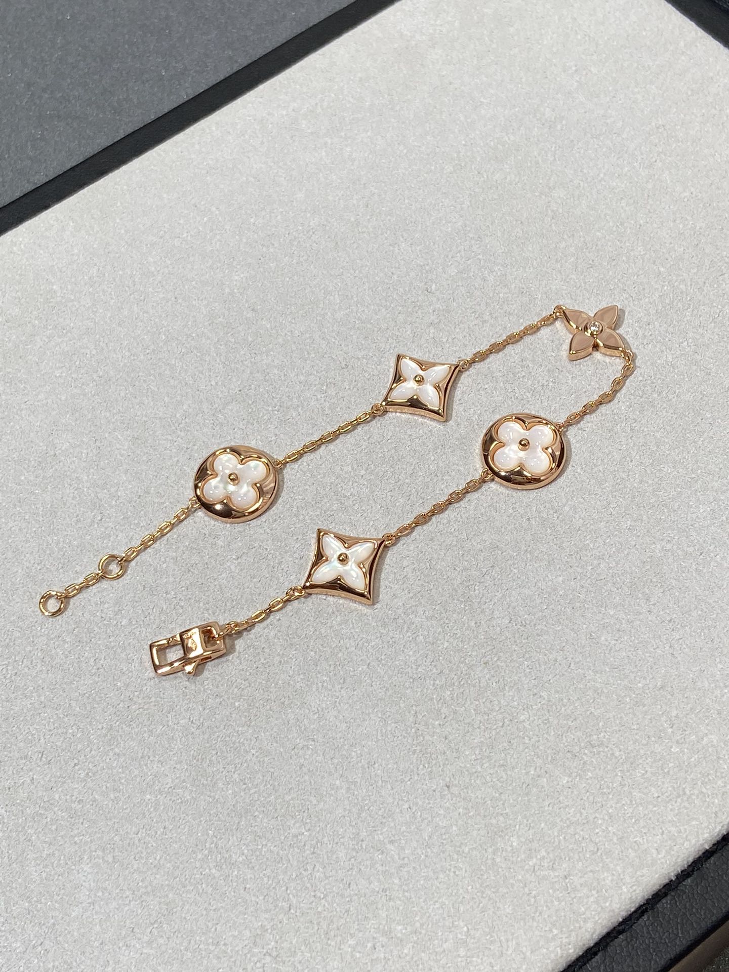 [ELAN LUXE]STAR AND SUN 5 MOTIF MOP PINK GOLD BRACELET