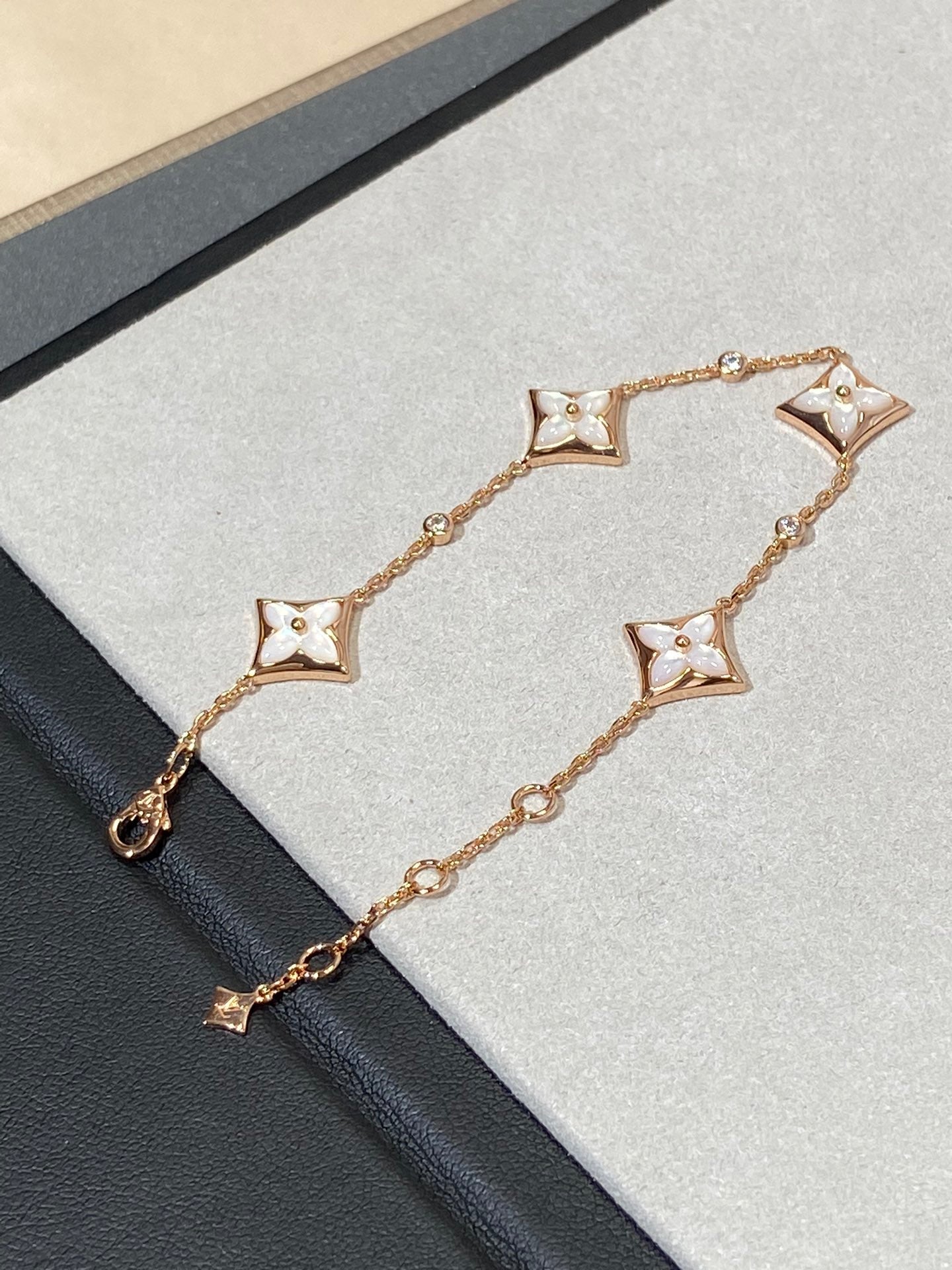 [ELAN LUXE]STAR 4 MOTIF MOP DIAMOND PINK GOLD BRACELET