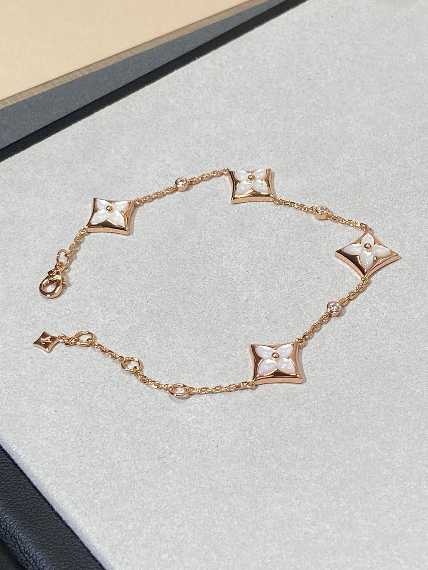 [ELAN LUXE]STAR 4 MOTIF MOP DIAMOND PINK GOLD BRACELET