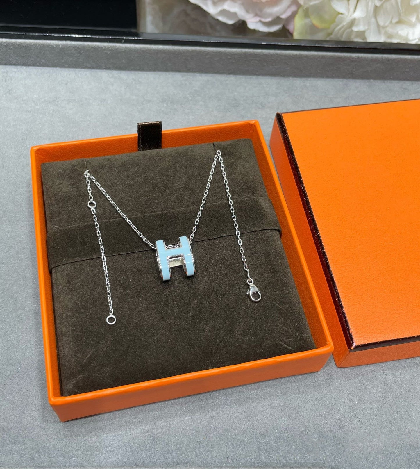 [ELAN LUXE]POP H SKY BLUE NECKLACE