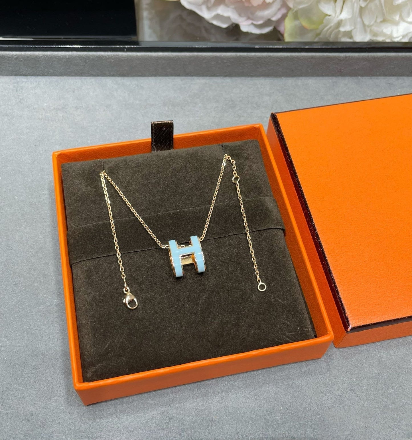 [ELAN LUXE]POP H SKY BLUE NECKLACE