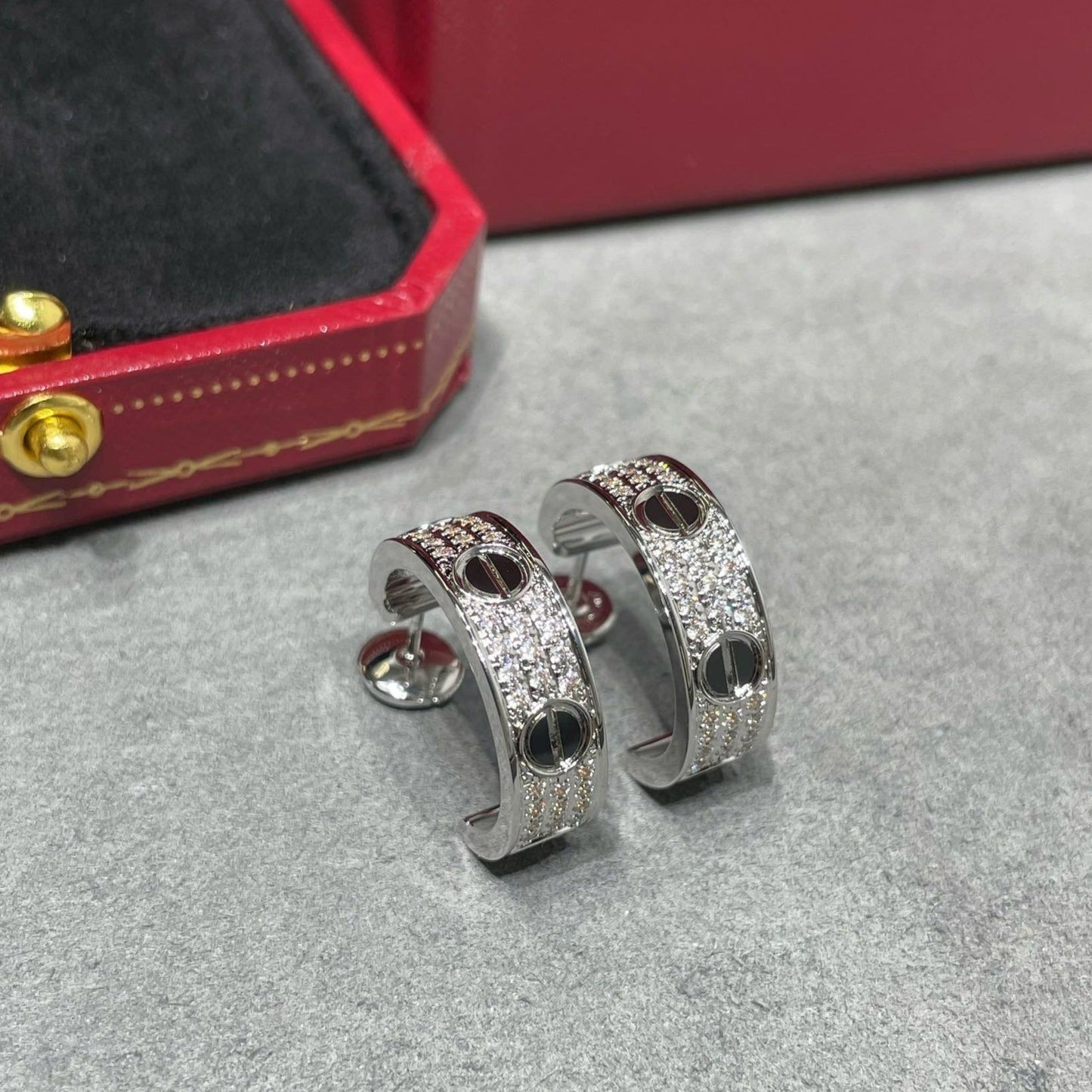 [ELAN LUXE]LOVE CERAMIC DIAMOND PAVED SILVER EARRINGS