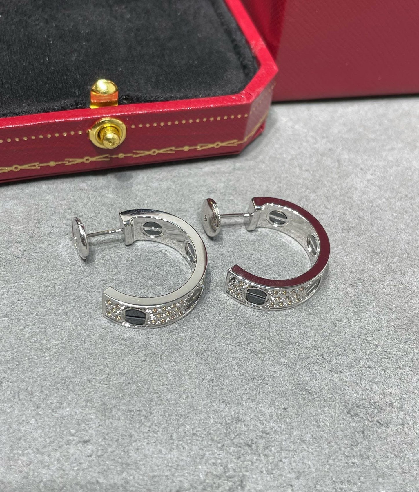 [ELAN LUXE]LOVE CERAMIC DIAMOND PAVED SILVER EARRINGS