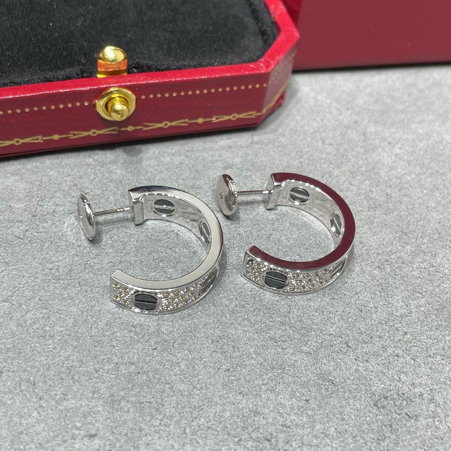 [ELAN LUXE]LOVE CERAMIC DIAMOND PAVED SILVER EARRINGS