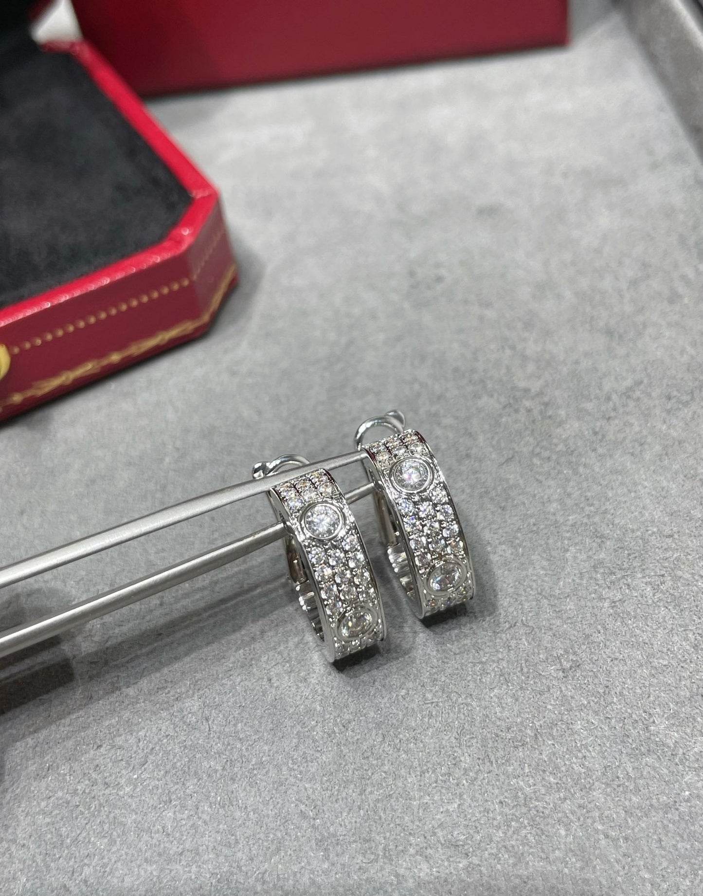 [ELAN LUXE]LOVE 5.5MM DIAMOND PAVED EARRINGS