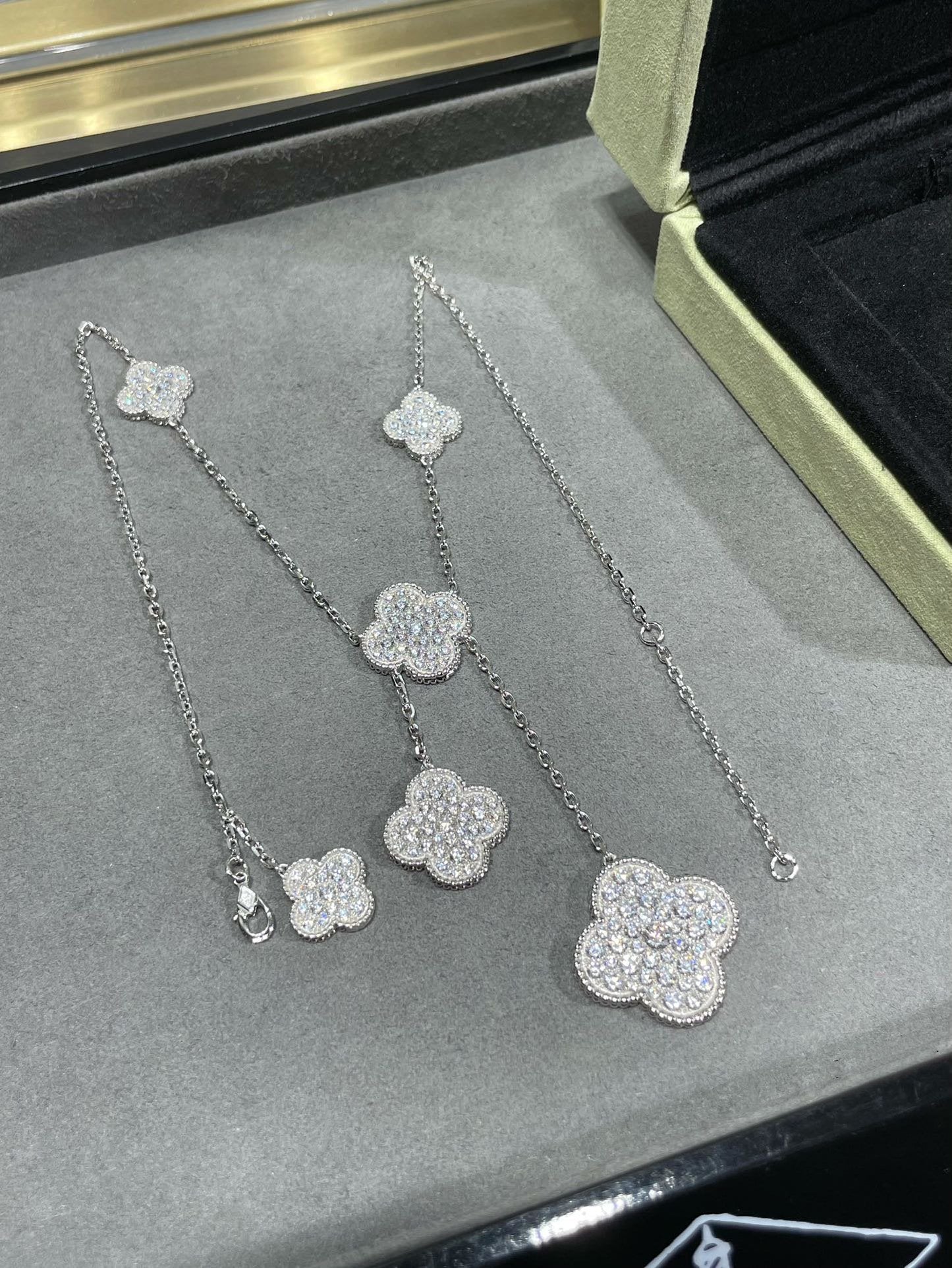 [ELAN LUXE]CLOVER 6 MOTIF DIAMOND PAVED NECKLACE