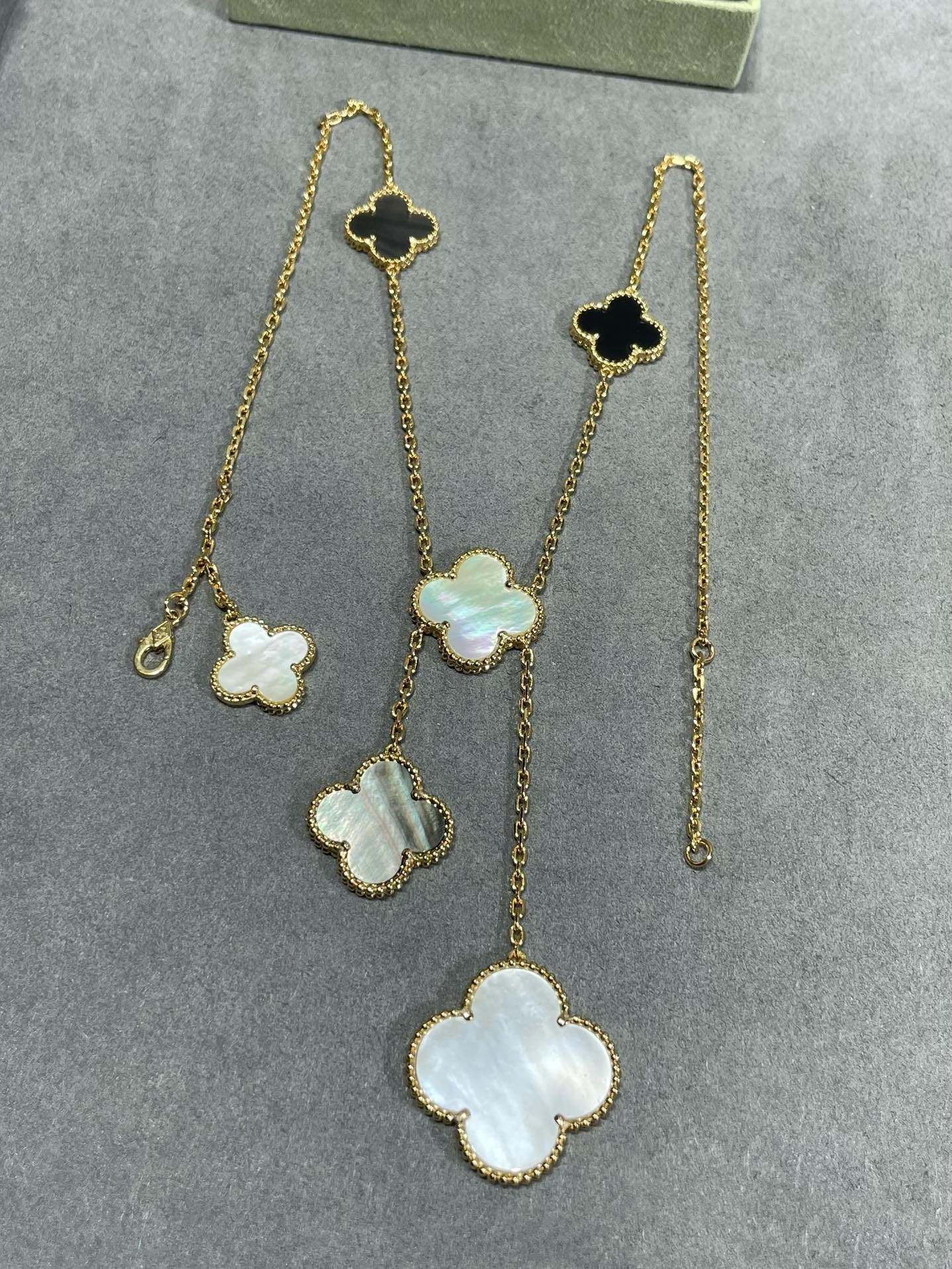 [ELAN LUXE]CLOVER 6 MOTIF MOP ONYX GOLD NECKLACE