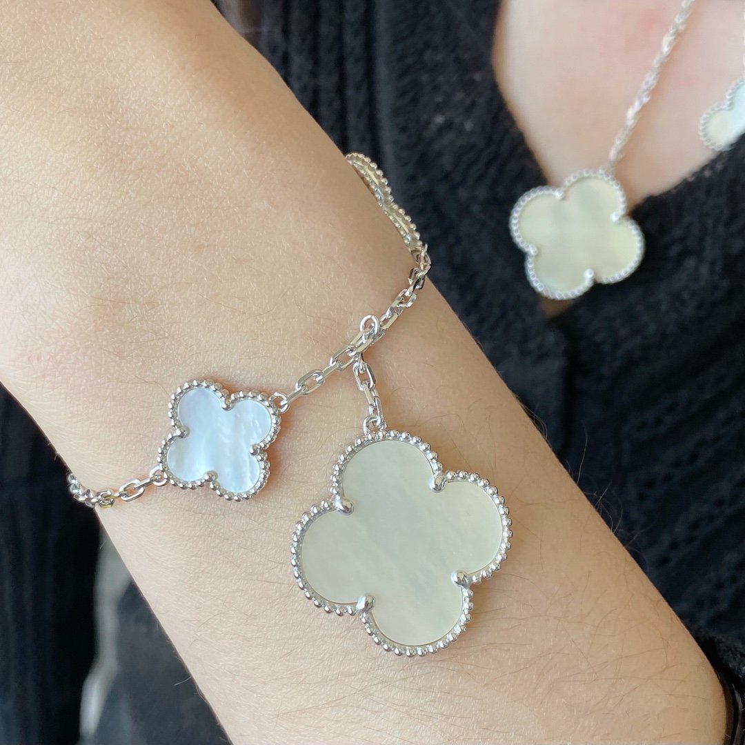 [ELAN LUXE]CLOVER 5 MOTIF WHITE MOP SILVER BRACELET