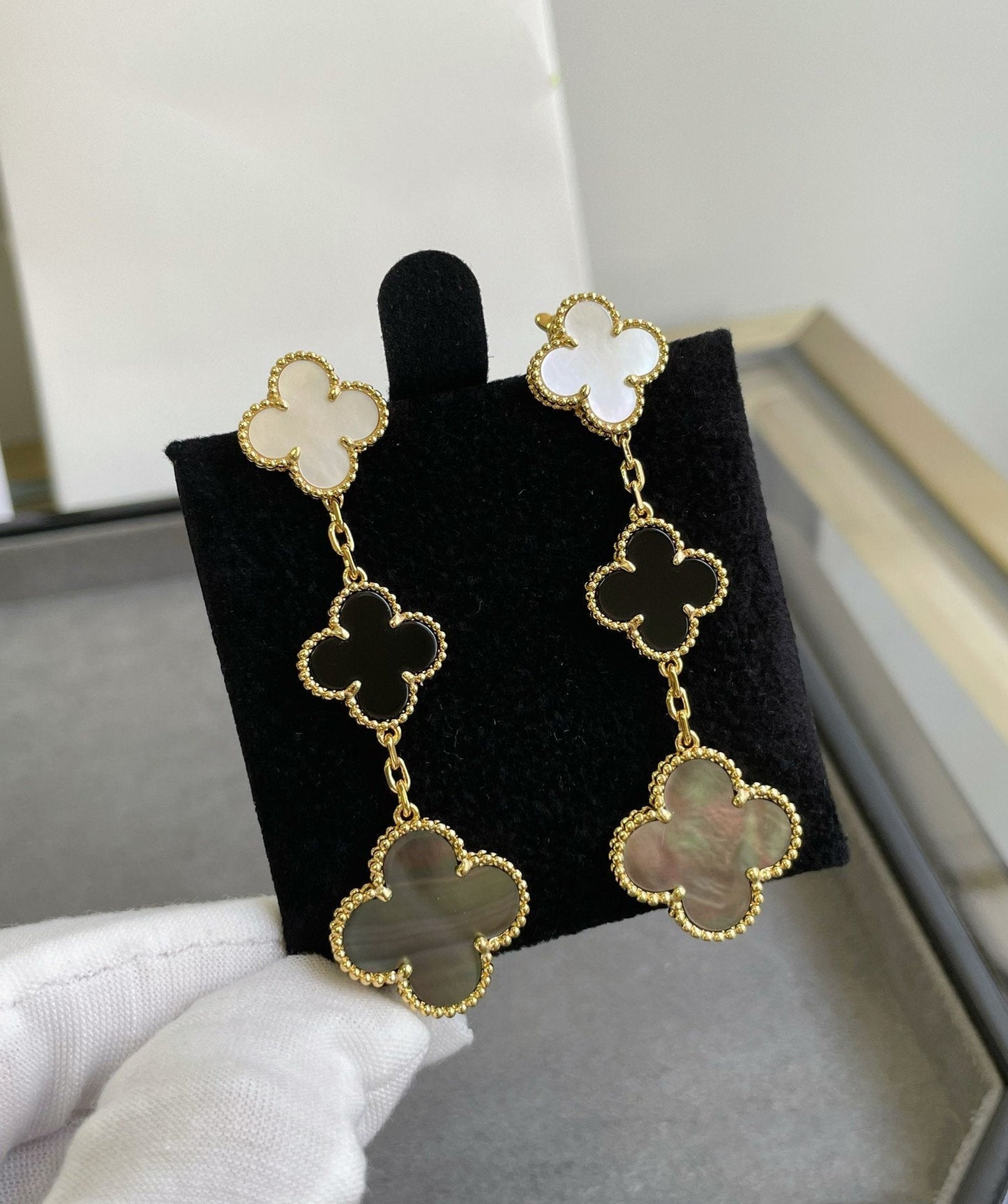 [ELAN LUXE]CLOVER 3 MOTIF MOP ONYX DARK MOP PINK GOLD EARRINGS