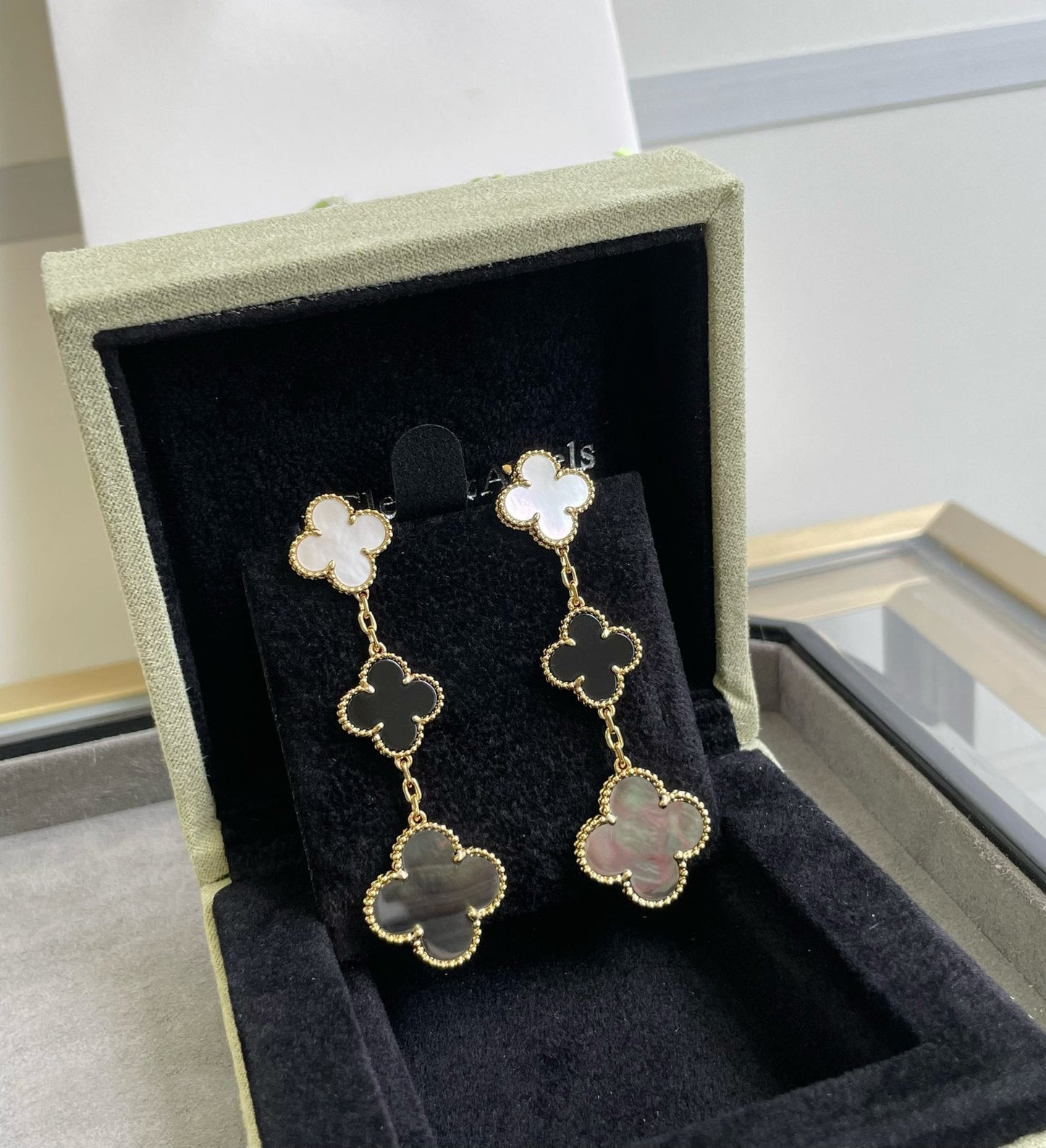 [ELAN LUXE]CLOVER 3 MOTIF MOP ONYX DARK MOP PINK GOLD EARRINGS