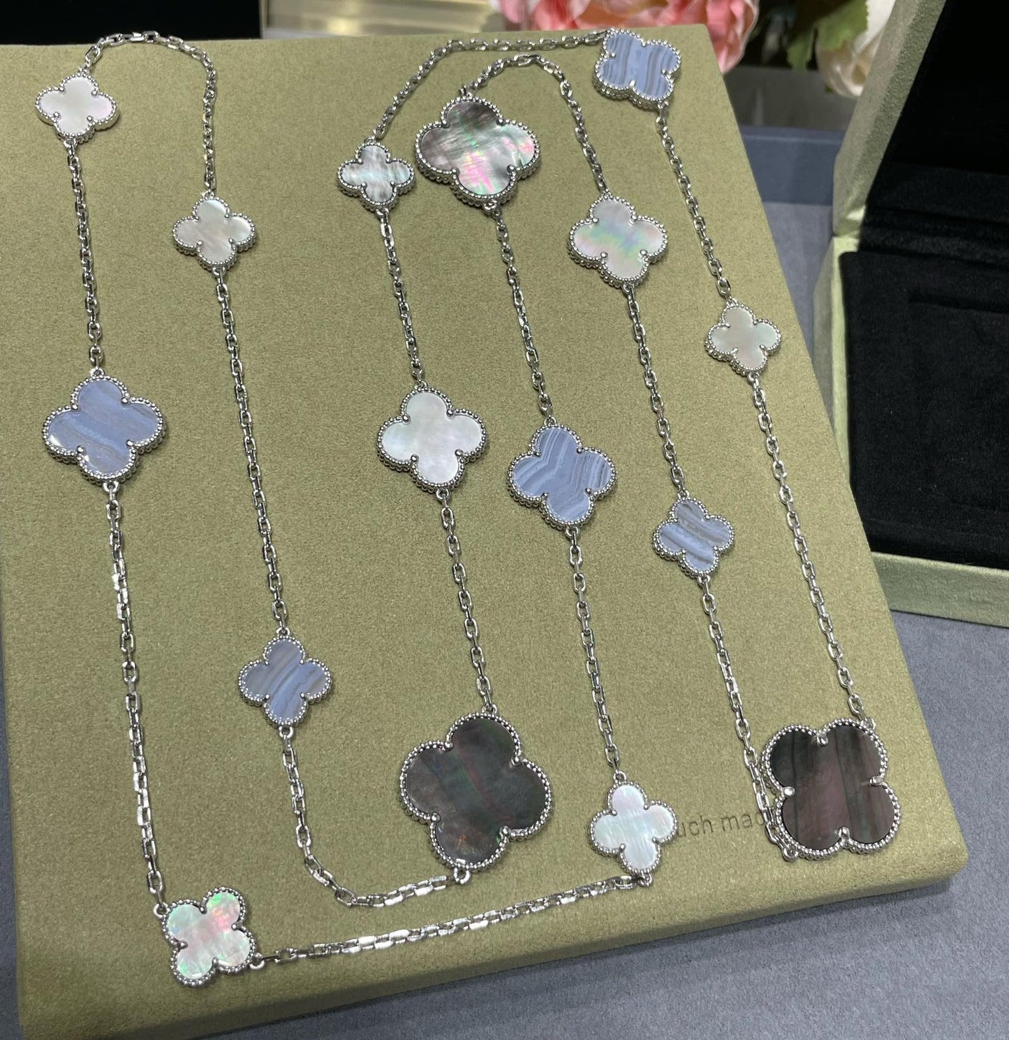 [ELAN LUXE]CLOVER 16 MOTIF CHALCEDONY MOP SILVER NECKLACE