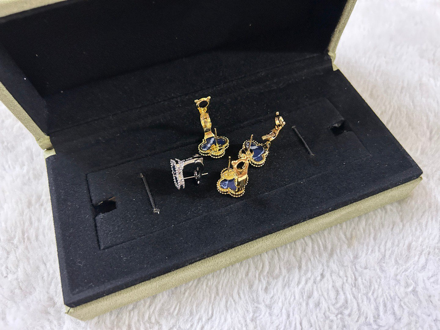 [ELAN LUXE]CLOVER PIETERSITE MEDIUM STUD EARRINGS