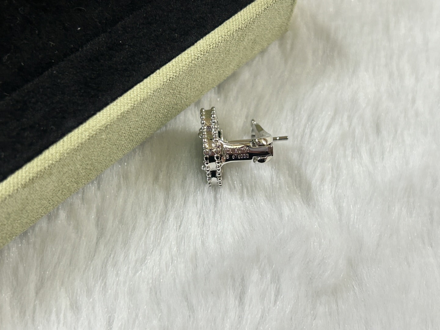 [ELAN LUXE]CLOVER PIETERSITE MEDIUM STUD EARRINGS