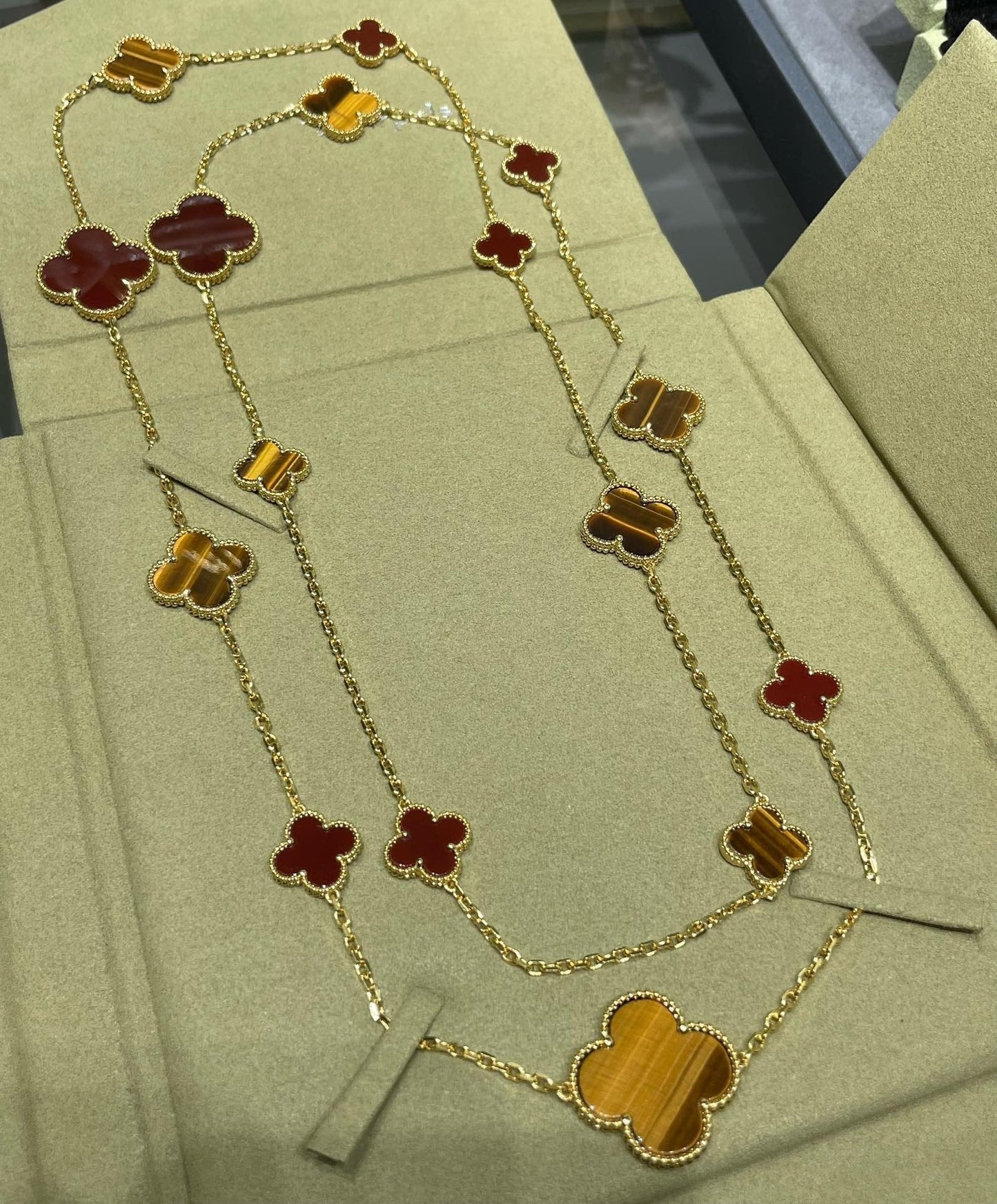 [ELAN LUXE]CLOVER 16 MOTIF CARNELIAN TIGER EYE ROSE GOLD NECKLACE