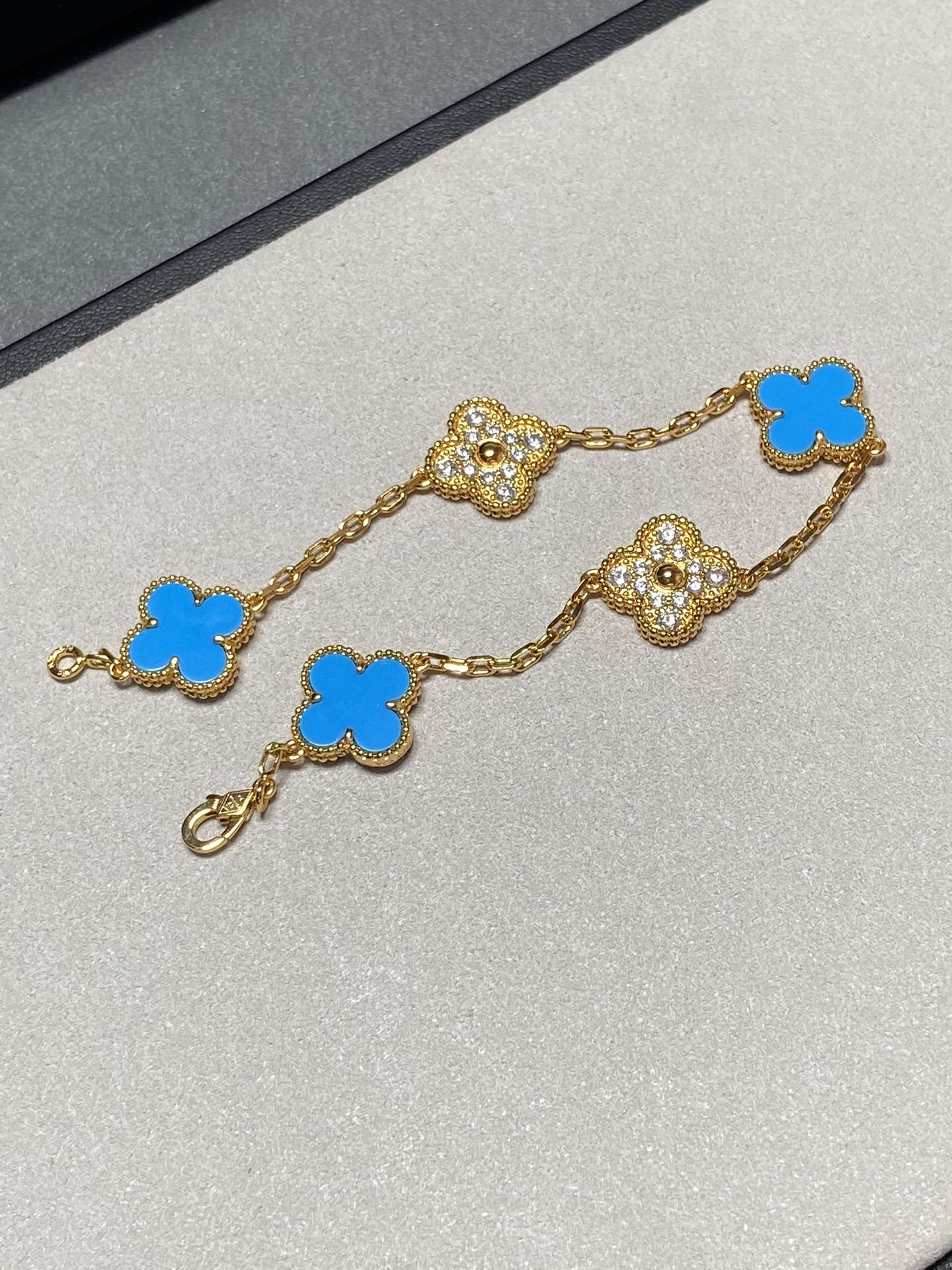 [ELAN LUXE]CLOVER 5 MOTIF BLUE CHALCEDONY DIAMOND GOLD BRACELET