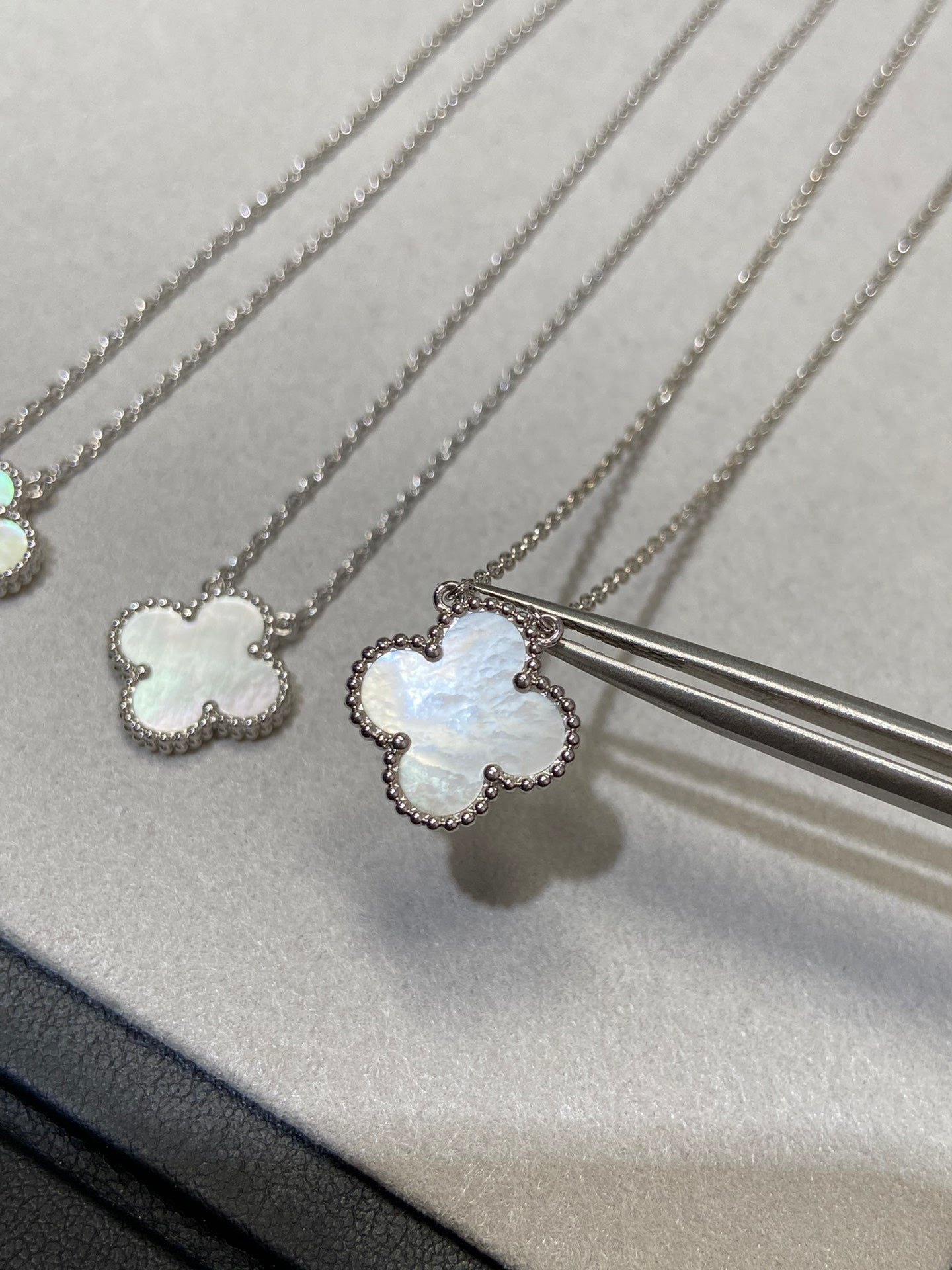 [ELAN LUXE]CLOVER MEDIUM SILVER WHITE MOP NECKLACE