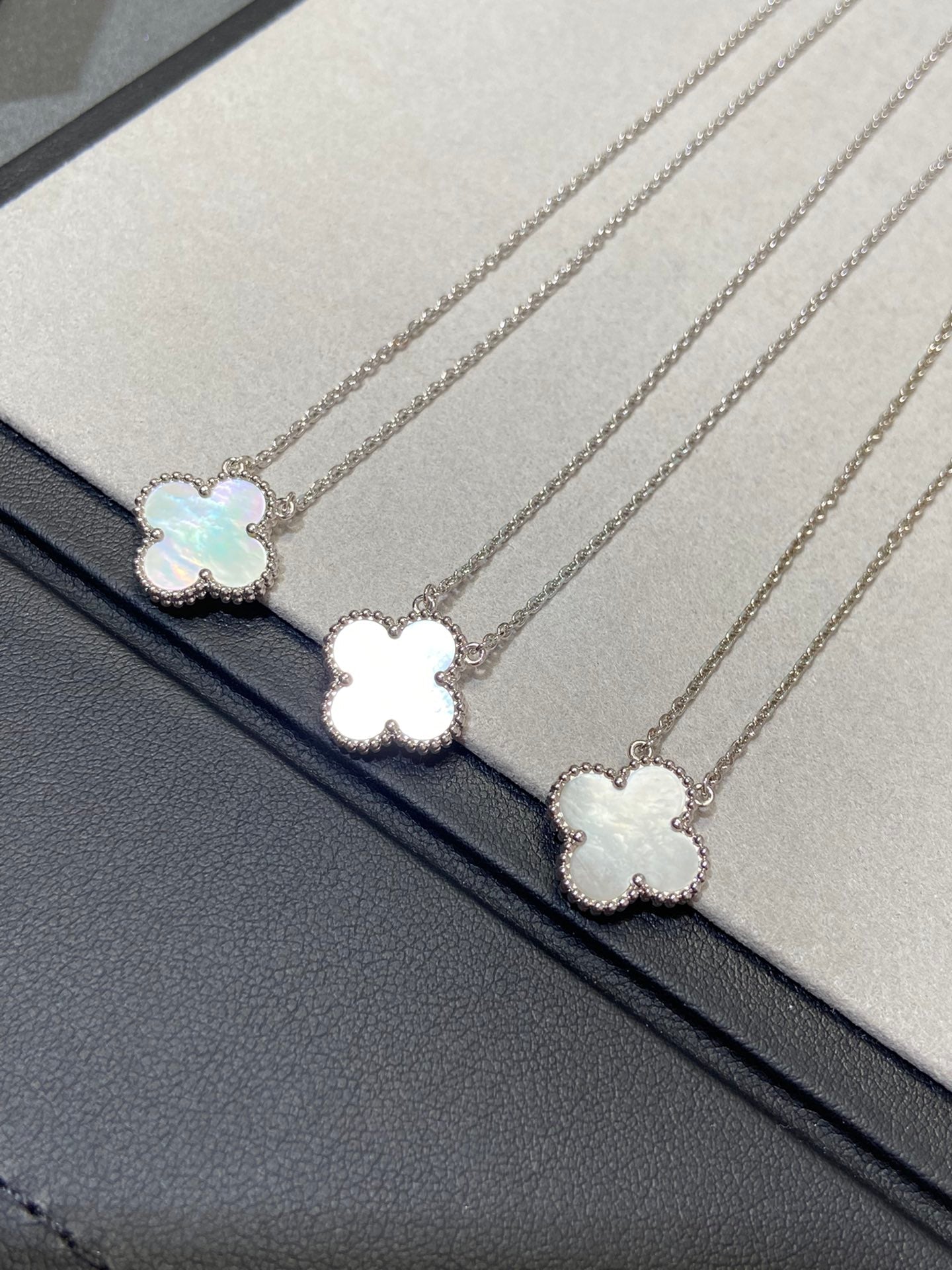 [ELAN LUXE]CLOVER MEDIUM SILVER WHITE MOP NECKLACE