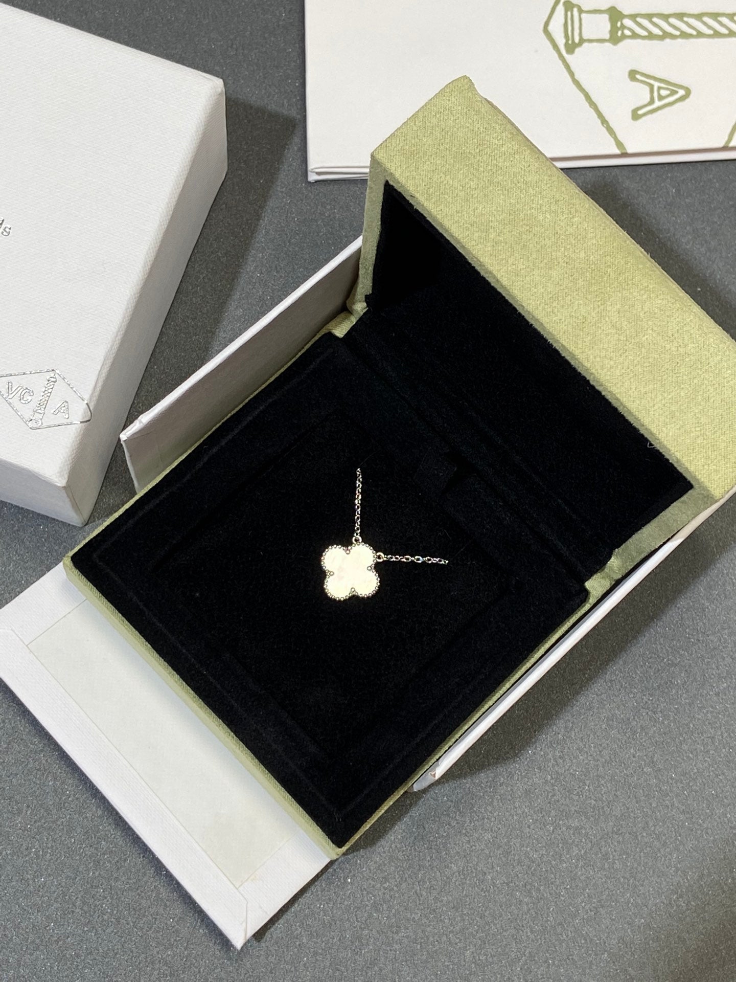 [ELAN LUXE]CLOVER MEDIUM SILVER WHITE MOP NECKLACE