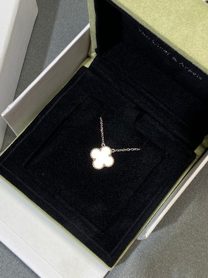 [ELAN LUXE]CLOVER MEDIUM SILVER WHITE MOP NECKLACE
