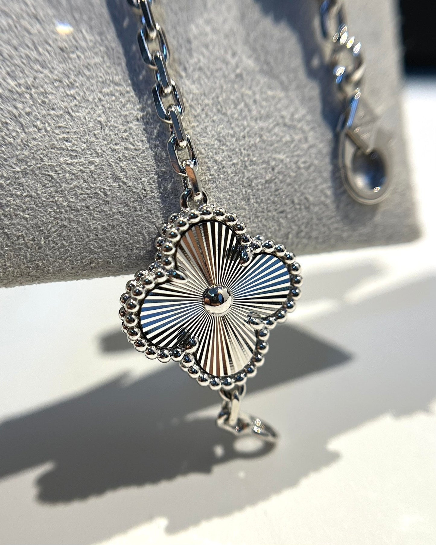 [ELAN LUXE] CLOVER 5 MOTIF LASER BRACELET COLLECTION