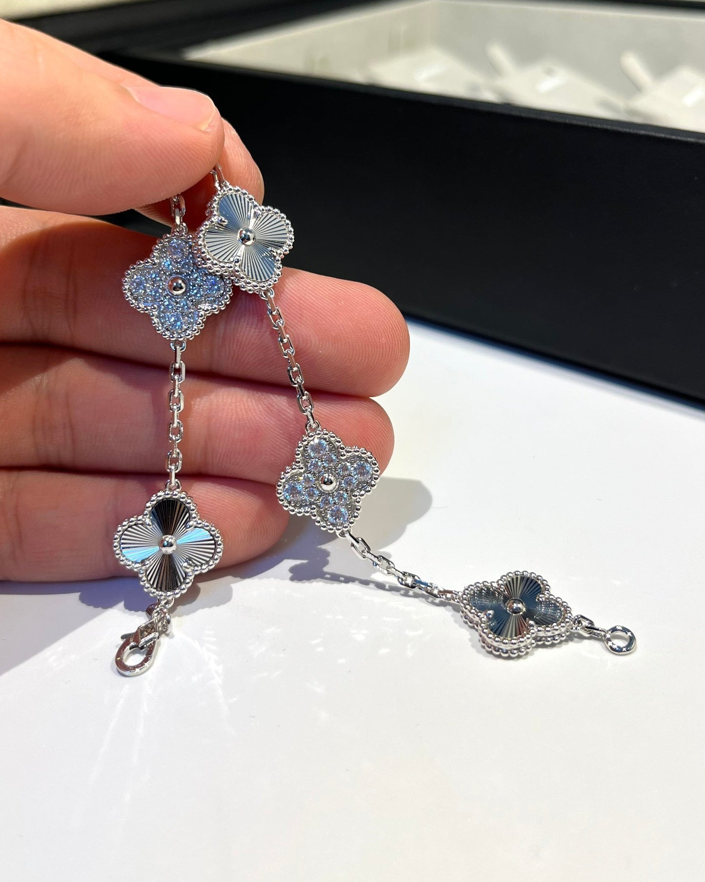 [ELAN LUXE]CLOVER 5 MOTIF SILVER DIAMOND BRACELET