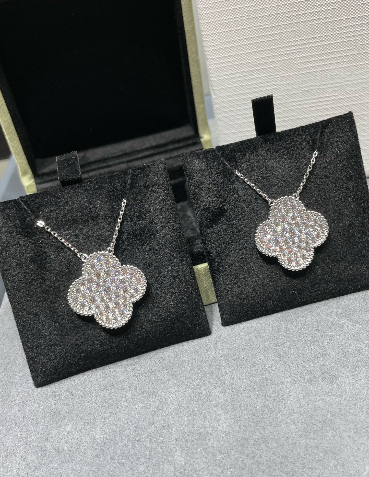[ELAN LUXE]CLOVER 25MM LARGE PENDANT DIAMOND PAVED SILVER NECKLACE