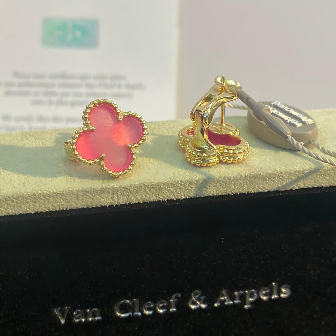 [ELAN LUXE]NEW CLOVER 1 MOTIF PINK ENAMEL STUD EARRINGS