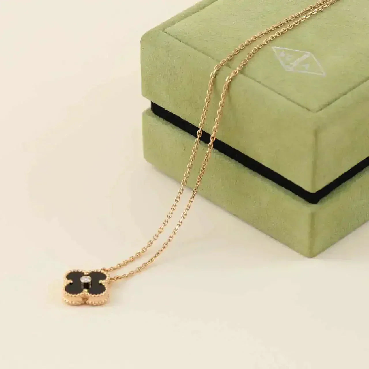[ELAN LUXE]CLOVER 15MM DIAMOND ONYX NECKLACE